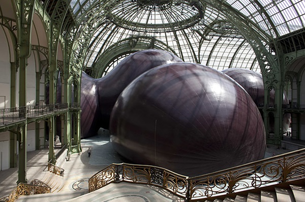 Anish Kapoor: Leviathan (külső nézet), 2011, Monumenta kiállítás, Grand Palais, Párizs